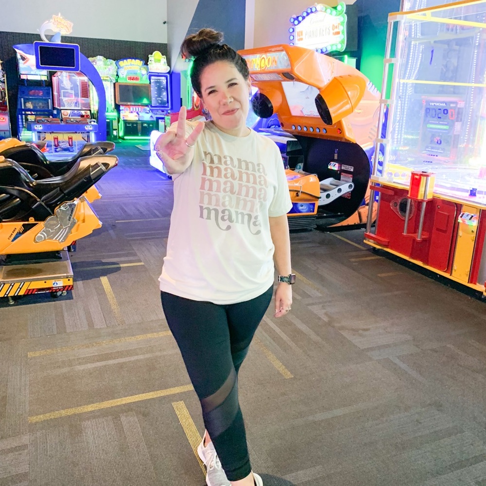 “High five mama tee” - Picture 2 of 4